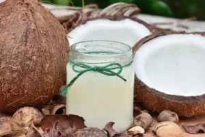 नारियल: पानी से लेकर तेल तक, हर चीज में स्वास्थ्य और सुंदरता का खजाना