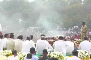 बारामती: अजित पवार पंचतत्व में विलीन, राजकीय सम्मान के साथ हुआ अंतिम संस्कार