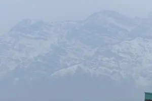 जम्मू-कश्मीर में बर्फबारी का दौर जारी: 10 जिलों में अलर्ट, 1 फरवरी से भारी हिमपात की चेतावनी 