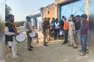 मुजफ्फरनगर में शातिर गैंगस्टर पर प्रशासन का  चला हंटर, ढोल बजाकर किया जिला बदर; 4 माह तक जिले की सीमा में एंट्री बैन