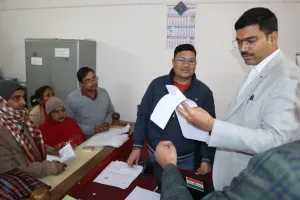 सहारनपुर: जिला निर्वाचन अधिकारी मनीष बंसल ने मतदाता सूची की शुद्धता बनाए रखने के दिए निर्देश