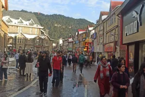 हिमाचल में भारी हिमपात-तूफान का अलर्ट, अवरुद्ध सड़कों और बिजली का बहाली कार्य जारी