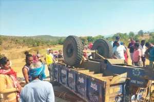 बैल को बचाने की कोशिश में ट्रैक्टर पलटा, तीन मासूम बहनों की दर्दनाक मौत