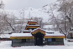 भारी बर्फबारी के कारण नेपाल का मुक्तिनाथ मंदिर क्षेत्र बंद किया गया