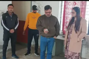 मुजफ्फरनगर: रेलवे स्टेशन शेल्टर होम अवैध कब्जे से मुक्त; ईओ प्रज्ञा सिंह ने 'जनता रसोई' का ताला खुलवाकर लिया कब्जा