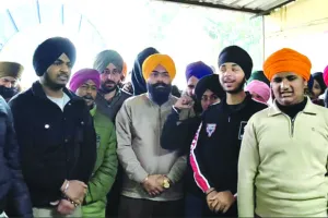 सिख धर्म पर आपत्तिजनक टिप्पणी से भड़का आक्रोश, थाने में दिया धरना, मुकदमा दर्ज