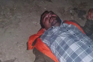 यूपी पुलिस और बदमाशों के बीच मुठभेड़..महिला दरोगा से चेन छीनने वाला लुटेरा मुठभेड़ में घायल, साथी फरार