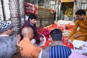  भाजपा के राष्ट्रीय अध्यक्ष नितिन नवीन ने मुख्यमंत्री याेगी के साथ किए बांके बिहारी के दर्शन