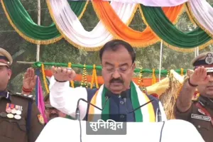 प्रयागराज पुलिस लाइन में उपमुख्यमंत्री केशव प्रसाद मौर्य ने तिरंगा फहराया..शंकराचार्य से फिर किया गंगा स्नान का आग्रह