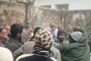 प्रियंका गांधी के जन्मदिन पर कांग्रेस कार्यकर्ताओं में चले लात-घूंसे, जश्न में पड़ा भंग