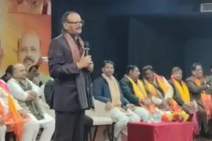 गाजियाबाद में बोले डिप्टी सीएम ब्रजेश पाठक...'ये भाजपा है जनाब! यहां मंच पर बैठने वाला ताली बजाने वालों में भी हो सकता है, पंक्ति में बैठा कल हमारी जगह ले सकता है'