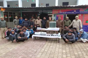 मेरठ: ब्रहमपुरी पुलिस ने सट्टा गिरोह का भंडाफोड़, 28 सटोरियों के कब्जे से लाखों की बरामदगी