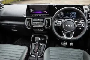 Kia Sonet ने बनाया ऑटो इंडस्ट्री में नया इतिहास, पांच लाख बिक्री का रिकॉर्ड, जानिए फीचर्स कीमत इंजन और क्यों बन गई भारत की सबसे पसंदीदा Compact SUV