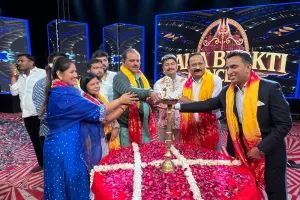 भक्ति रस के रंग में डूबी वीरांगना भूमि, साधो द बैंड टीम ने बांधा शमां..मुकेश अंबानी के एंटीलिया में कार्यक्रम की प्रस्तुति के बाद बैंड की पहली प्रस्तुति झांसी में