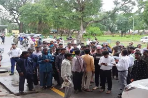 महोबा में शव दफनाने को लेकर विवाद, भाजपा नेता समेत 17 पर शांति भंग की कार्रवाई