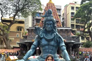 ग्लैमर की दुनिया में 'सत्यम शिवम सुंदरम' की गूँज: तनिषा मुखर्जी का सादगी भरा आध्यात्मिक अवतार