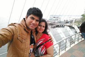 “रोमांस से रिश्ते तक”: सुधीर और योगिता राजू पुथरण का अटूट वैलेंटाइन सफर