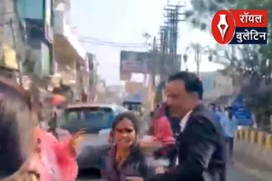 हापुड़ में बीच सड़क ‘मारपीट ड्रामा’! महिला वकील और दो महिलाओं में जमकर झड़प, वीडियो वायरल
