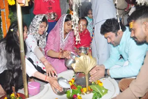 शामली: महाशिवरात्रि पर शिवभक्तों ने शहर के मंदिरों में जलाभिषेक कर परिवार की सुख-शांति की कामना की