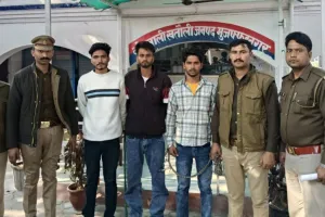 खतौली में बेखौफ दबंगों का दुस्साहस: पेट्रोल डलवाकर बिना पैसे दिए सेल्समैन को बेल्टों से पीटा, पुलिस ने कूकड़ा के 3 आरोपियों को दबोचा