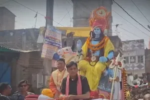 हाजीपुर : शिव बारात में गाड़ीवान बने नित्यानंद राय, 30 सालों से निभा रहे परंपरा