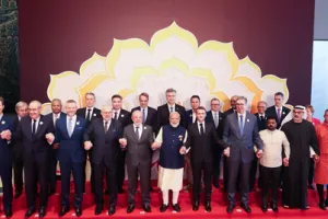 एआई समिट की ‘फैमिली फोटो’: नरेंद्र मोदी के साथ दिखे वैश्विक नेता, क्या कहती है तस्वीर? 