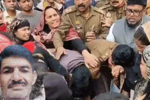 बुलंदशहर: मिल प्रबंधन की प्रताड़ना ने ली कर्मचारी की जान; नोट में लिखा- 'घर में आटा तक नहीं, बेटियों का ख्याल रखना'