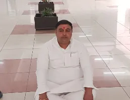 MDA में भ्रष्टाचार के खिलाफ अपनों का विद्रोह: मुज़फ्फरनगर में भाजपा नेता ने प्राधिकरण कार्यालय के फर्श पर बैठकर दिया धरना