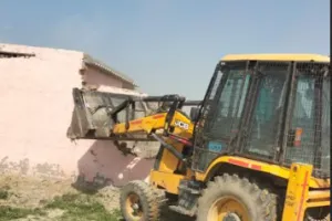 ग्रेटर नोएडा प्राधिकरण ने बिसरख में अवैध निर्माण ध्वस्त कर 30 हजार वर्ग मीटर जमीन मुक्त कराई