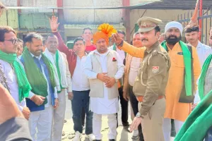 नोएडा में किसानों का अमेरिका-भारत व्यापार समझौते के खिलाफ प्रदर्शन, ज्ञापन सौंपा