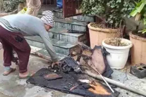 गाजियाबाद: भाजपा नेता के आवास पर हमला, केमिकल बम से घर में लगी भीषण आग