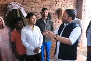 मुजफ्फरनगर: सठेड़ी हादसे के पीड़ितों से मिले कैबिनेट मंत्री अनिल कुमार, परिजनों को बंधाया ढांढस