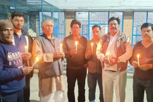 बागपत में महिला की हत्या पर आक्रोश: नग्न शव मिलने के एक सप्ताह बाद भी पुलिस के हाथ खाली, पोस्टमार्टम रिपोर्ट में चोट के निशानों की पुष्टि, कैंडल मार्च निकाल मांगा न्याय