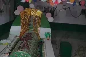 गाजियाबाद: हिंडन नदी पुल के नीचे बनी मजार पर विवाद, हिंदू रक्षा दल ने दी आंदोलन की चेतावनी