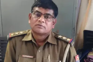 प्रयागराज में घूसखोर इंस्पेक्टर रंगे हाथों गिरफ्तार, थाने में रिश्वत लेते हुए एंटी करप्शन टीम ने दबोचा