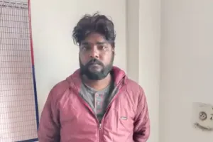 शिक्षा के मंदिर में बड़ा धोखा: बरेली में प्रधानाचार्य ने फीस डकार कर नहीं दिए प्रवेश पत्र, परीक्षा से वंचित छात्राओं ने घेरा थाना, प्रिंसिपल हिरासत में