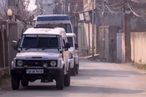 श्रीनगर में NIA की बड़ी कार्रवाई: रिटायर्ड कर्मचारी के घर पर छापा, टेरर फंडिंग के सबूत मिले