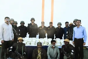 तस्करी पर तगड़ा प्रहार! आईसीजी और गुजरात एटीएस ने समुद्री सीमा से ₹1000 करोड़ से अधिक की क्रिस्टलाइन ड्रग बरामद किया