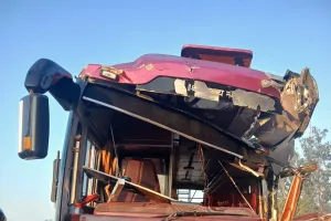 छात्रों को लेकर पटना जा रही बस दुर्घटनाग्रस्त, दो शिक्षकों की मौत, 11 छात्र जख्मी