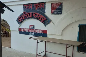 शर्मनाक!  अहमदाबाद-गोरखपुर एक्सप्रेस के 1st AC कोच में महिला से दरिंदगी का आरोप..जीआरपी जांच में जुटी