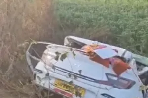 एटा: विवाह समारोह में शामिल होने गए तीन युवकों की सड़क हादसे में मौत..दो घायल