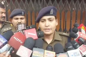 बाल्मीकि समाज के दो पक्षों में पथराव व फायरिंग,पड़ोसी संविदा सफाईकर्मी की मौत,बेटा घायल