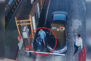 आगरा: भाजपा विधायक के बेटे की दबंगई, टोल बैरियर नहीं उठाने पर कर्मचारी को जड़े थप्पड़, वीडियो वायरल