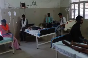 शादी की खुशियां मातम में बदलीं: बारात आने से पहले करंट की चपेट में आए 5 युवक, हालत गंभीर