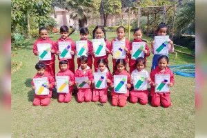 मुजफ्फरनगर में 'कान्हा संग होली' पर थिरके नन्हे कदम,रामराज के दशमेश पब्लिक स्कूल में उड़ा गुलाल 