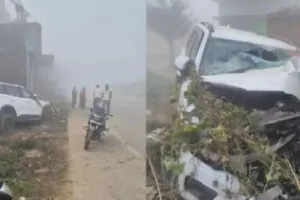 पुलिस की स्कॉर्पियो पेड़ से टकराई: दबिश देकर लौट रहे एक दरोगा की मौत, महिला सिपाही समेत 4 घायल