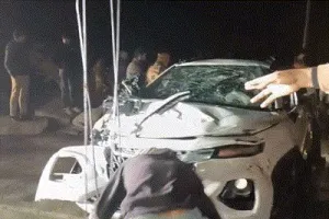 मथुरा दर्दनाक हादसा: नहर में गिरी कार, 2 लॉ स्टूडेंट समेत 4 की मौत; क्रेन से निकाली गई लाशें