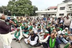 किसानों की समस्याओं पर हुंकार: मुरादाबाद मंडलायुक्त कार्यालय पर भाकियू (असली अराजनीतिक) का धरना, एडीएम को सौंपा ज्ञापन