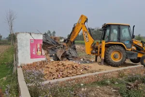 बीडीए का बड़ा एक्शन: बिथरी चैनपुर में अवैध कॉलोनी पर गरजा बुलडोजर, 3000 वर्गमीटर में हो रही प्लॉटिंग जमींदोज