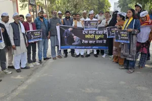 मेरठ में मोदी–ट्रंप ट्रेड डील के खिलाफ आप का प्रदर्शन, राष्ट्रपति के नाम सौंपा ज्ञापन